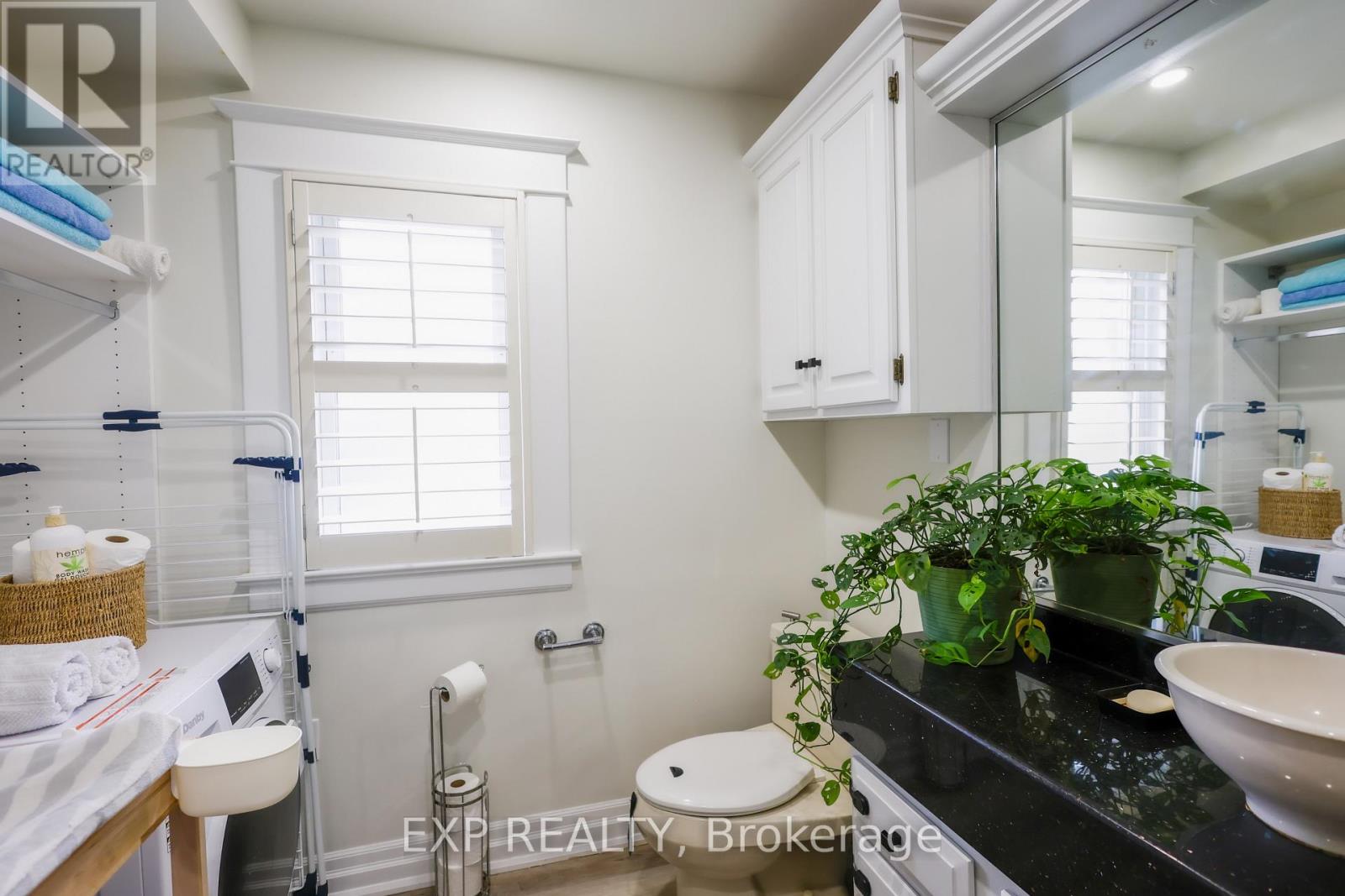 UPPER - 111 BALSAM AVENUE S
