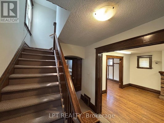 322 Waverley St W, Ottawa, ON 4