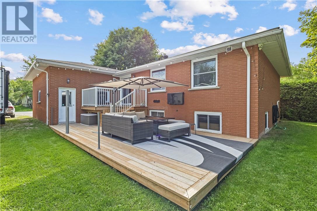 14 VANKOUGHNET Street W