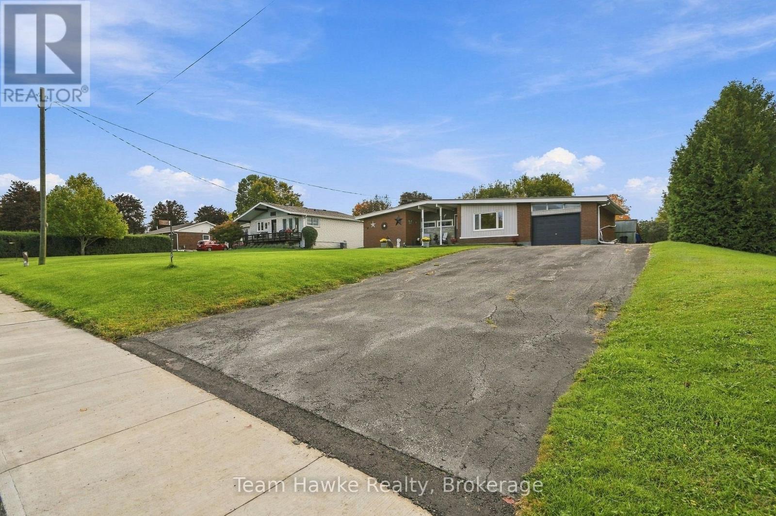 385 LAFONTAINE ROAD W