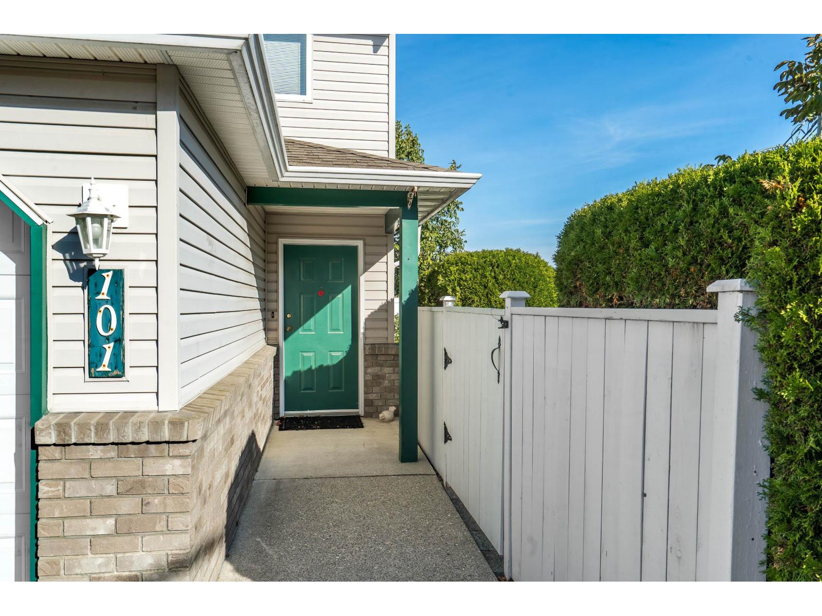 101 5765 VEDDER ROAD, Garrison Crossing