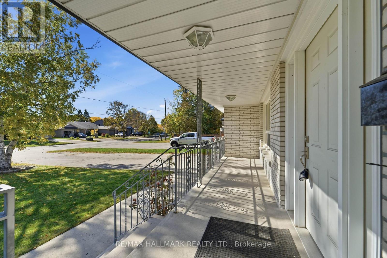 198 WELDRICK ROAD W