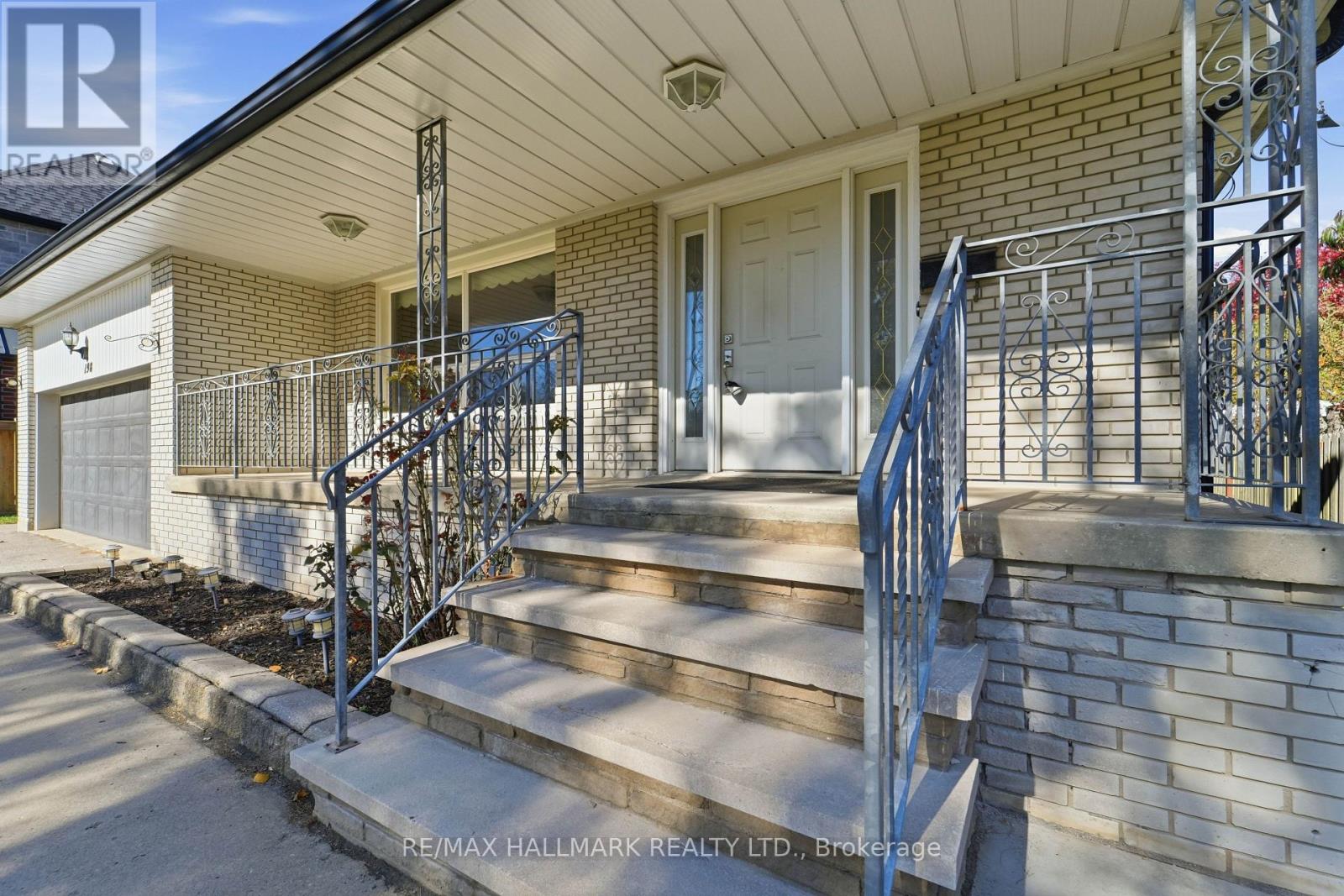 198 WELDRICK ROAD W