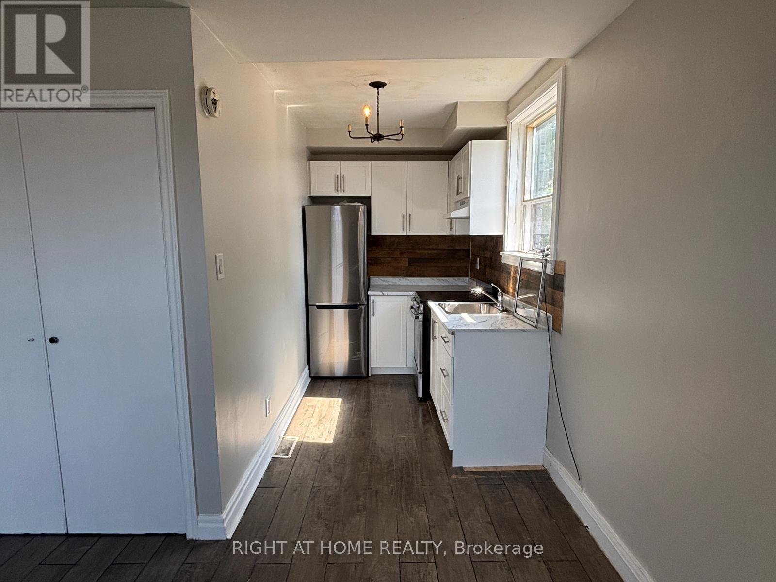 UNIT 3 UPPER - 503 OAKWOOD AVENUE