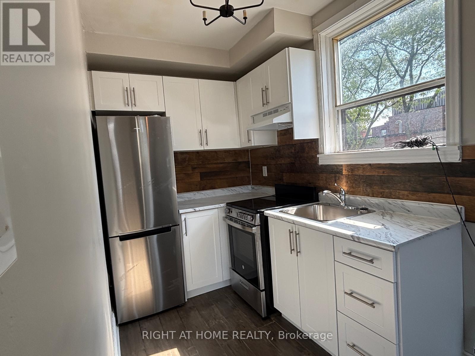 UNIT 3 UPPER - 503 OAKWOOD AVENUE