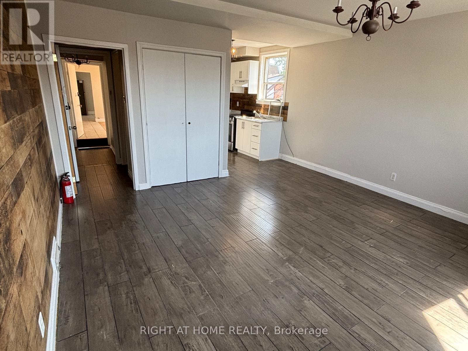 UNIT 3 UPPER - 503 OAKWOOD AVENUE
