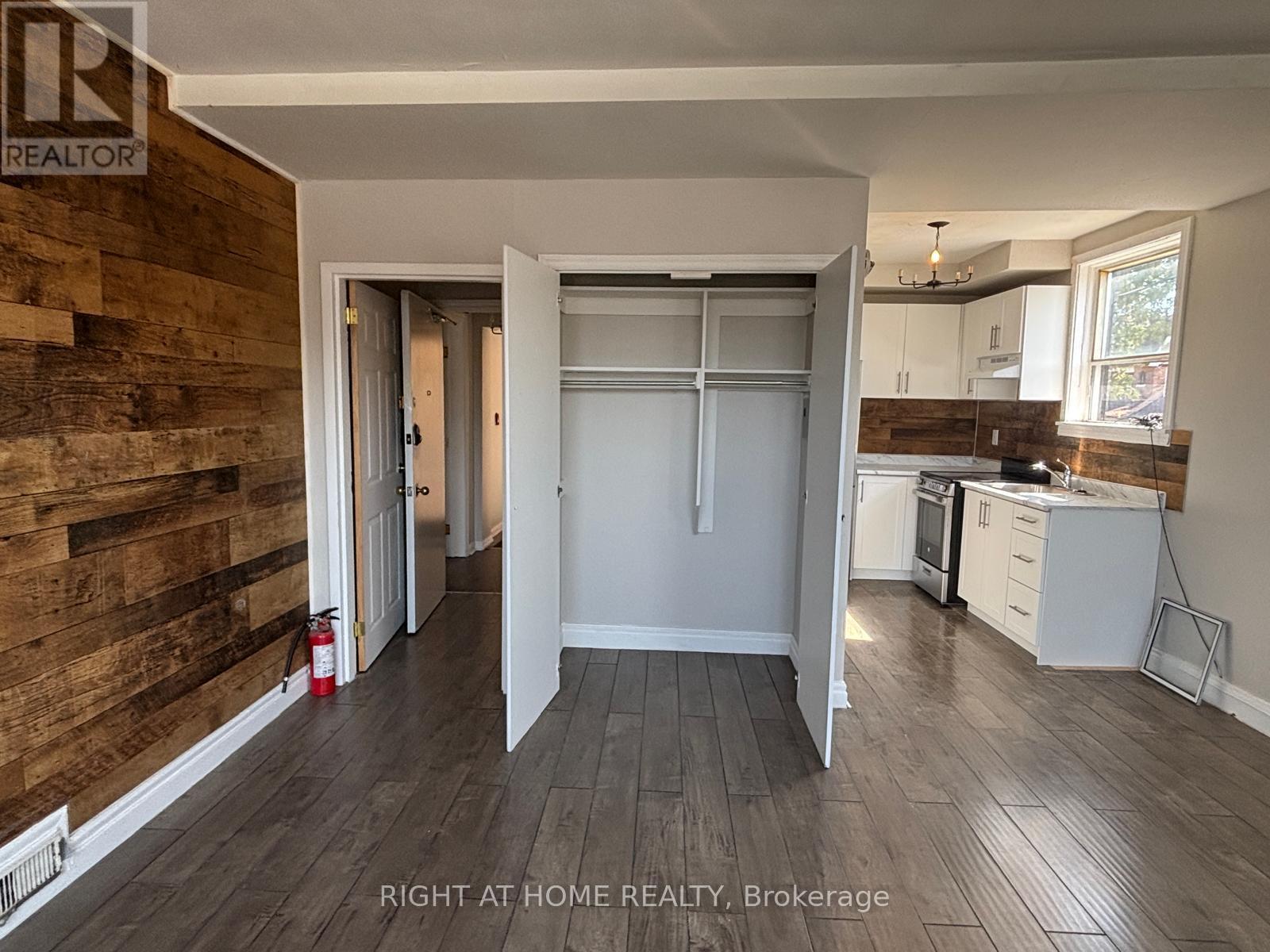 UNIT 3 UPPER - 503 OAKWOOD AVENUE
