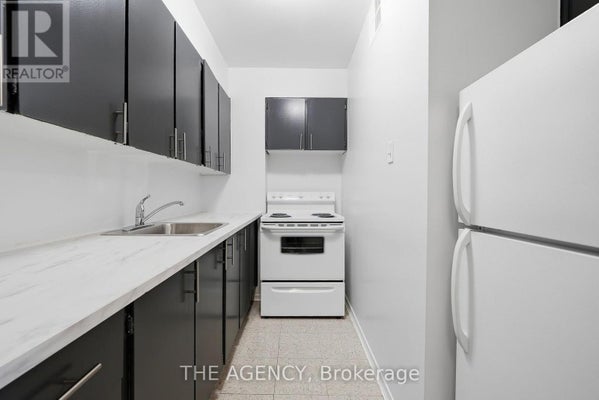 2204A - 2350 Dundas St W, Toronto (High Park North), ON 4