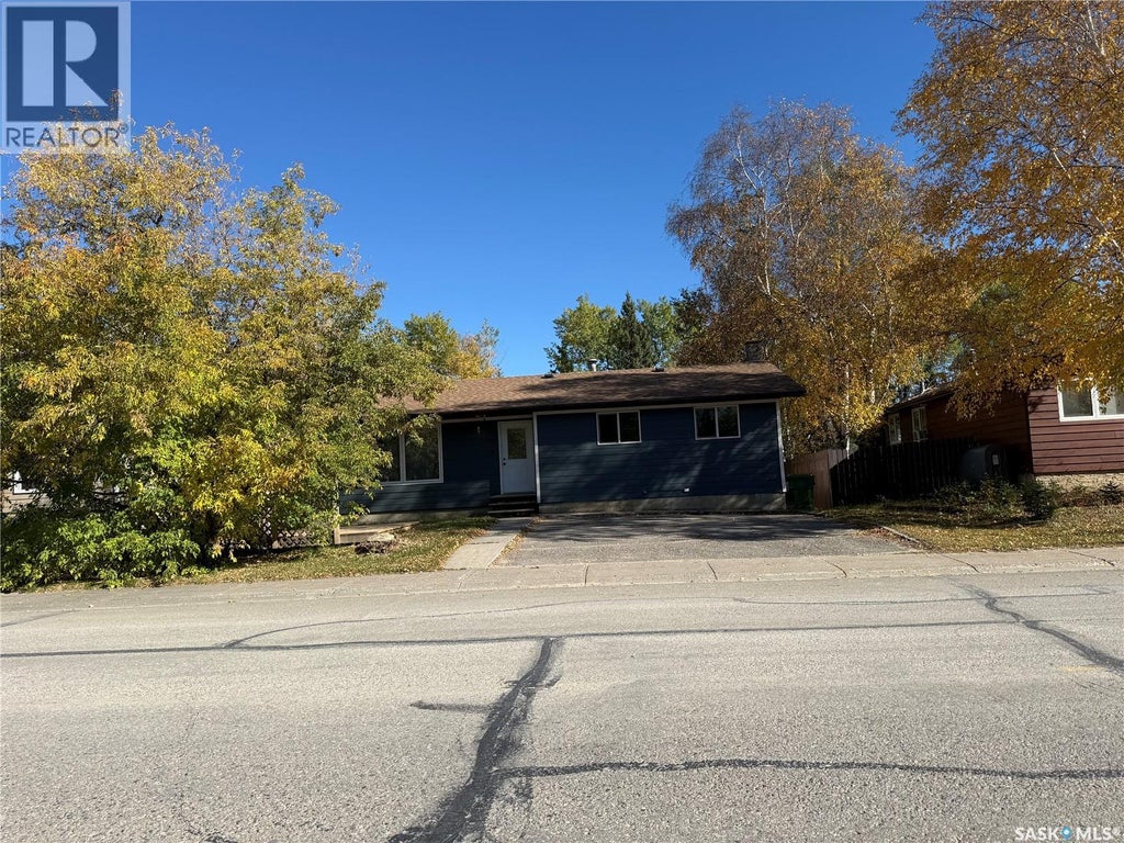 708 STUDER STREET, LA RONGE, SK S0J 1L0 - Image 3841793598.jpeg?d=l