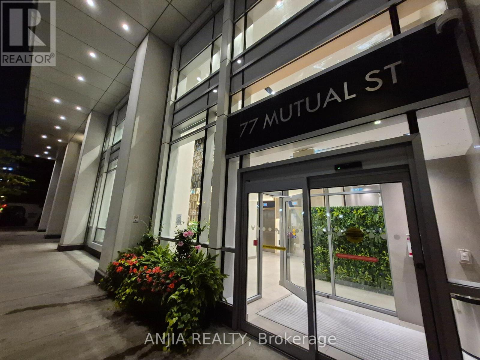 206 - 77 MUTUAL STREET