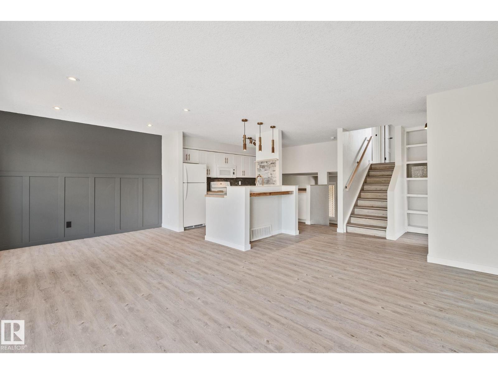 703 GRANDIN DR