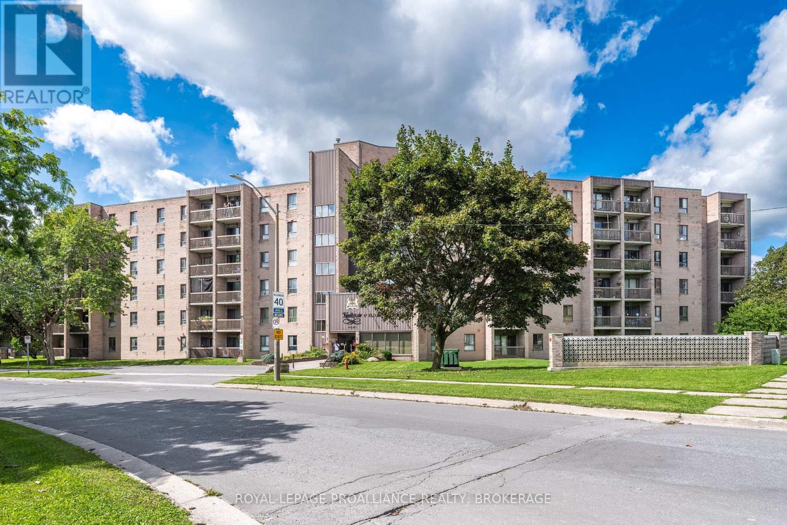 112 - 17 ELDON HALL PLACE
