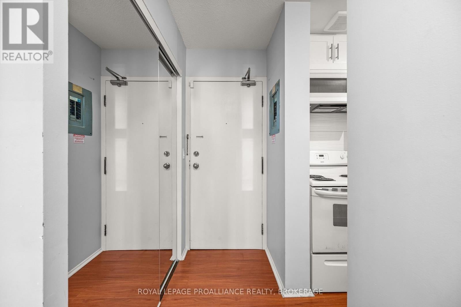 112 - 17 ELDON HALL PLACE