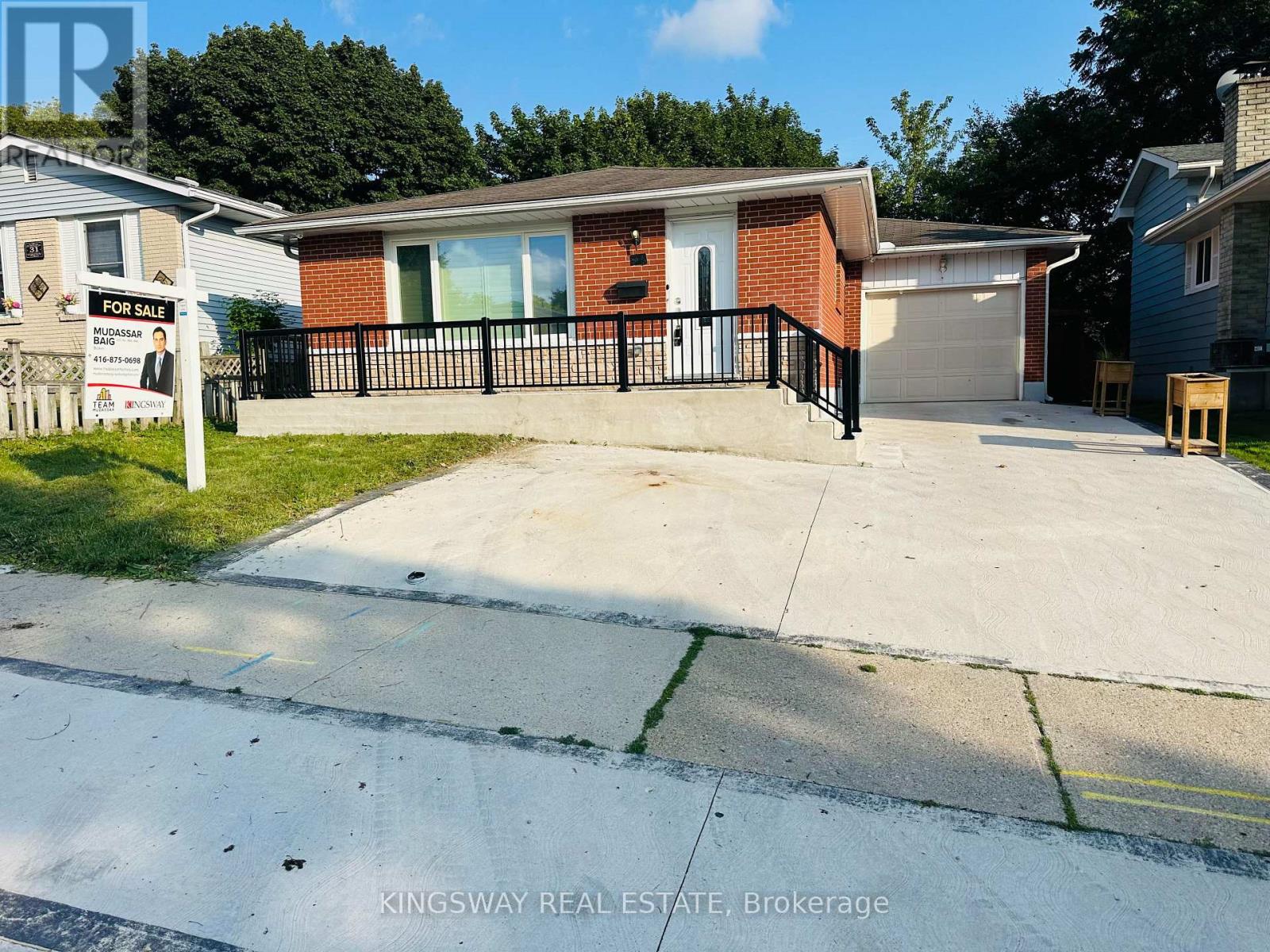 35 SILVER ASPEN CRESCENT