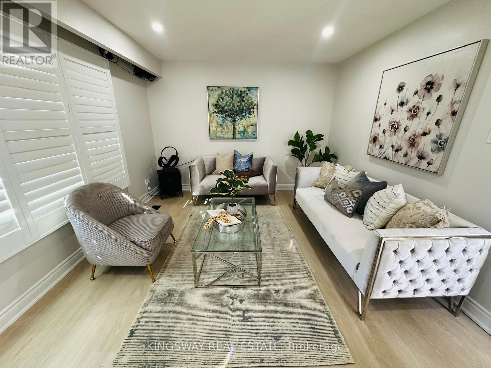 35 SILVER ASPEN CRESCENT