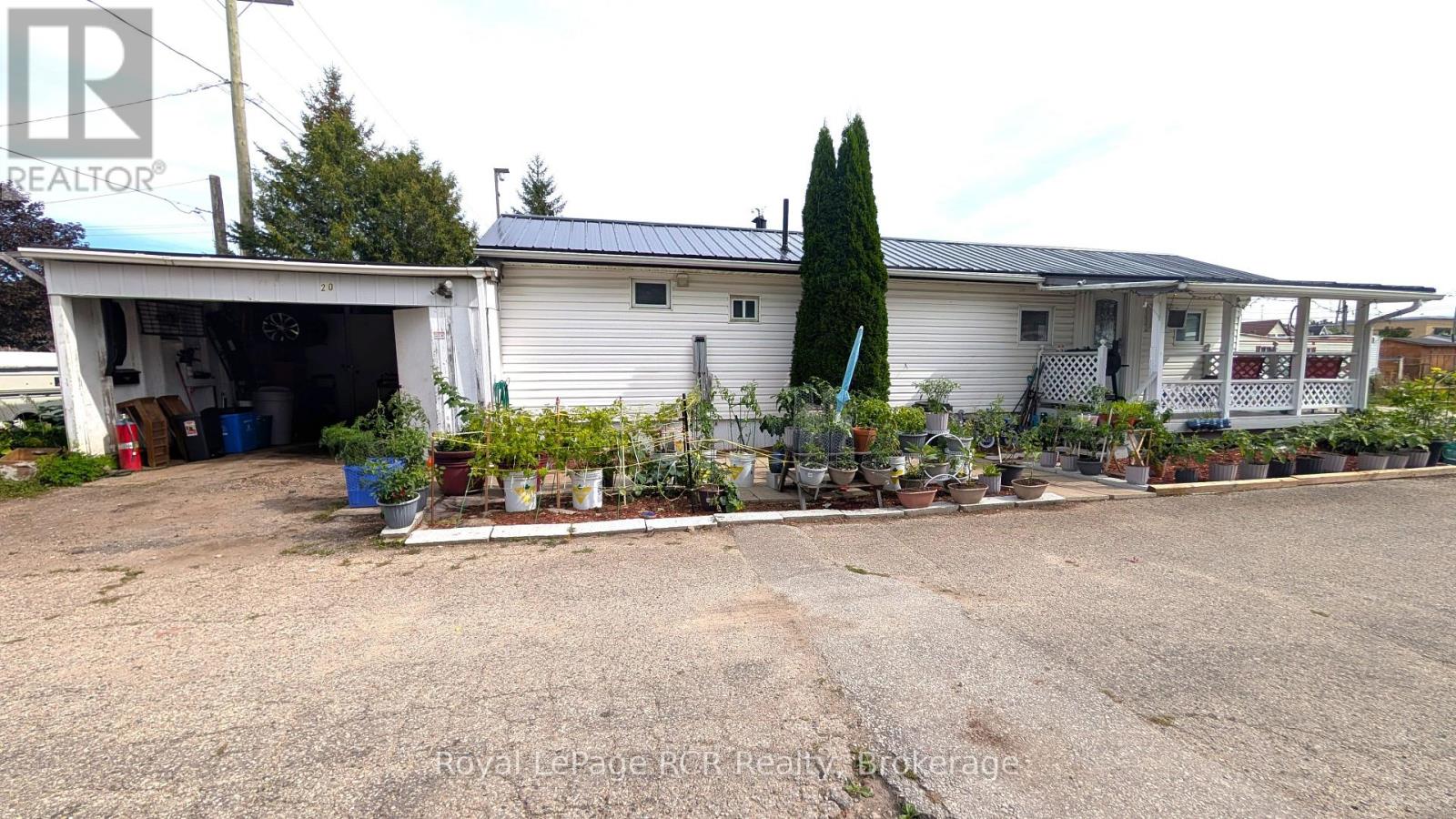 20 - 1680 9TH AVENUE E