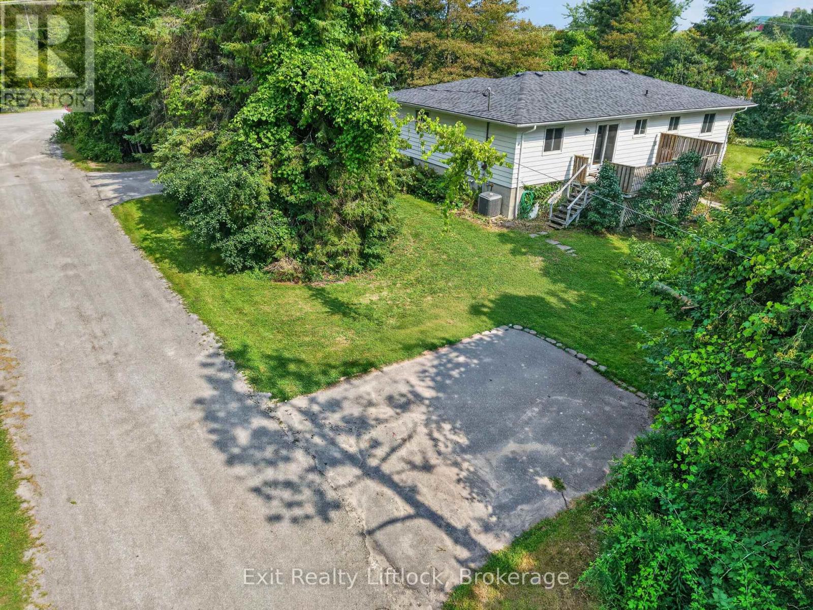 3 BASSWOOD STREET - Photo 2