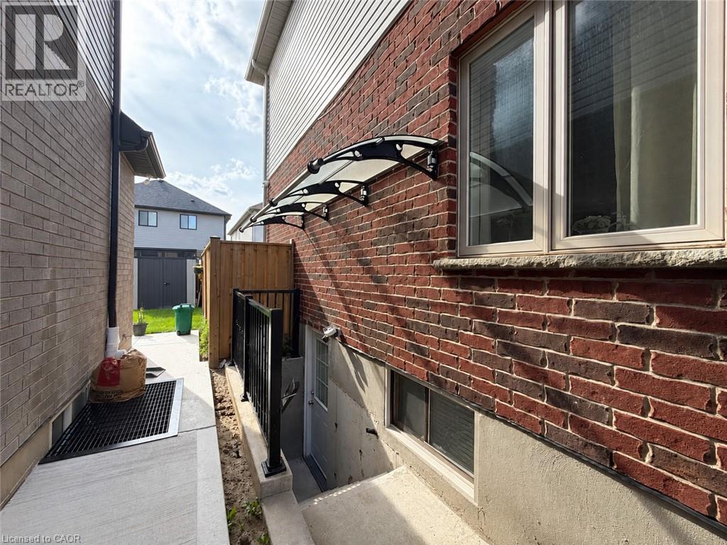 18 SPACHMAN Street Unit# LOWER