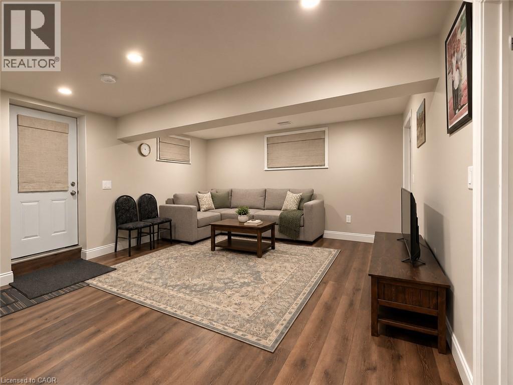 18 SPACHMAN Street Unit# LOWER