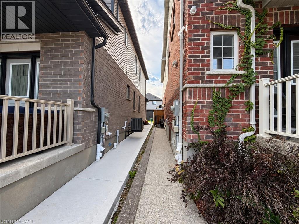 18 SPACHMAN Street Unit# LOWER