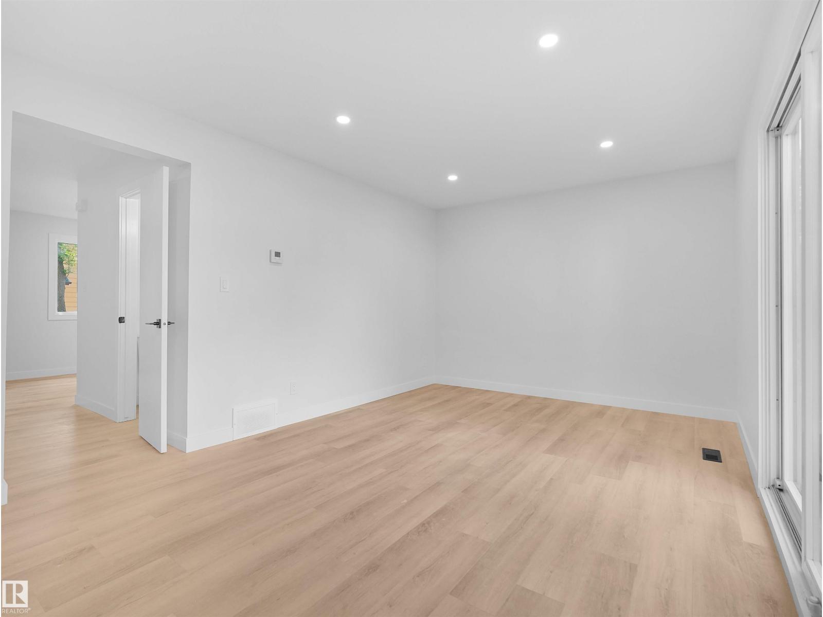 126 Woodstock NW