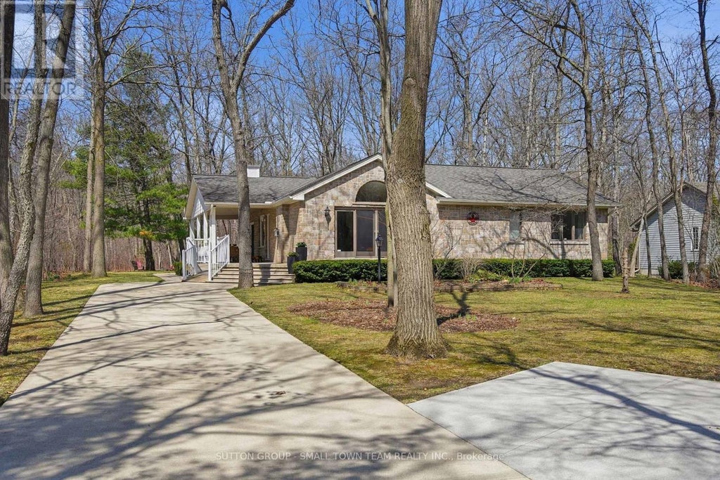 8816 TIMBERWOOD TRAIL, LAMBTON SHORES, ON N0M 1T0 - Image 2473929521.jpeg?d=l