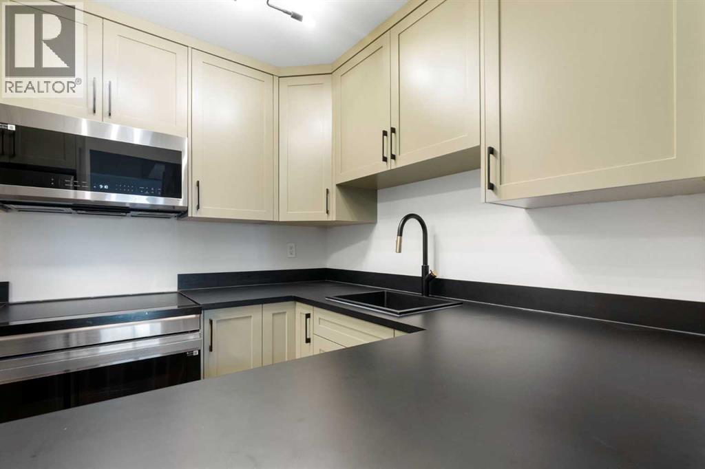 2136, 70 Glamis Drive SW