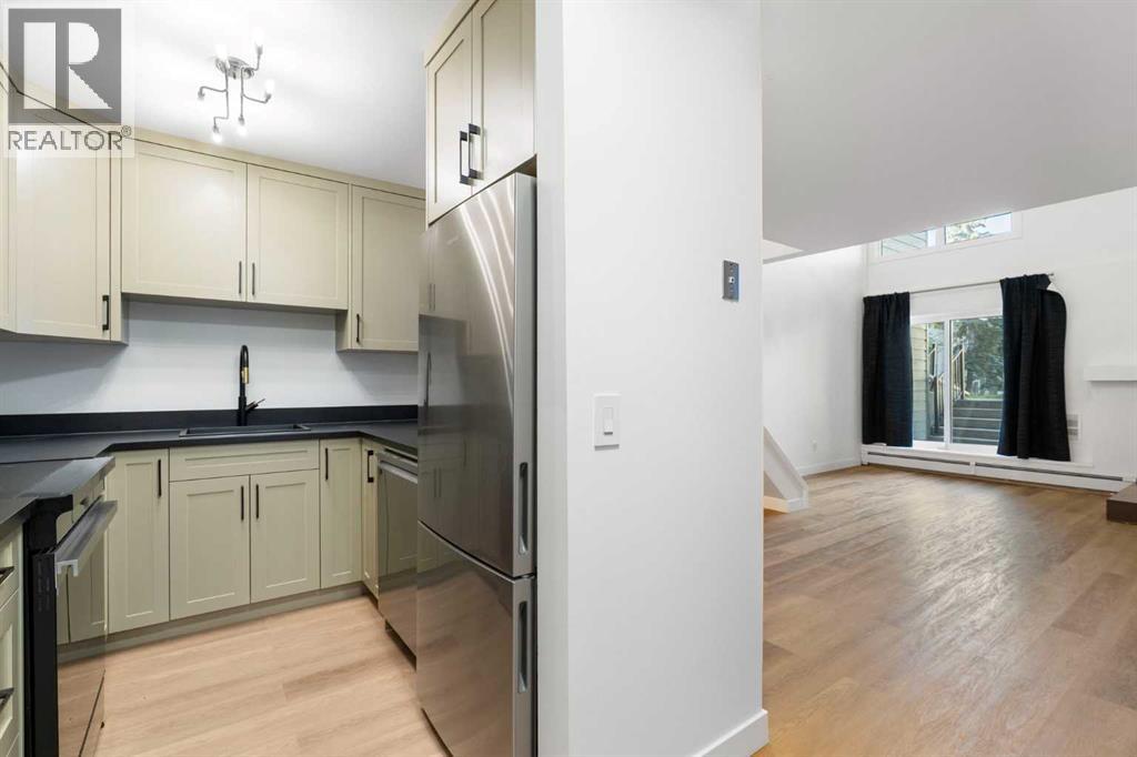 2136, 70 Glamis Drive SW