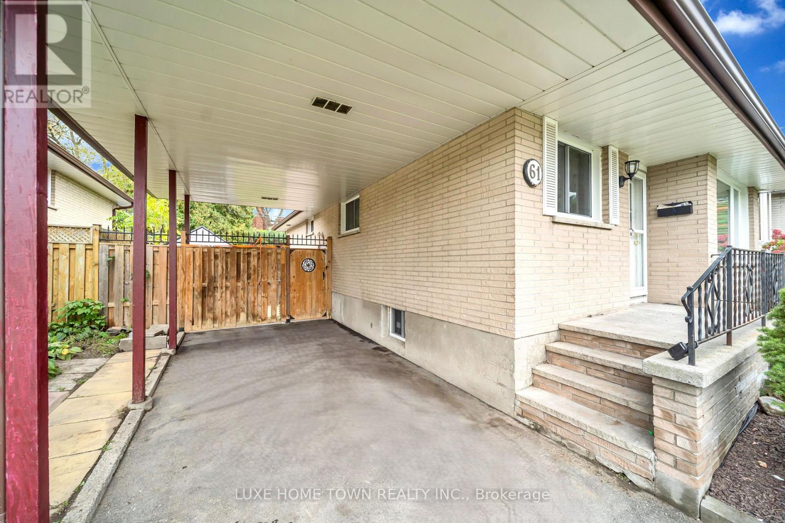 61 KEEWATIN STREET S