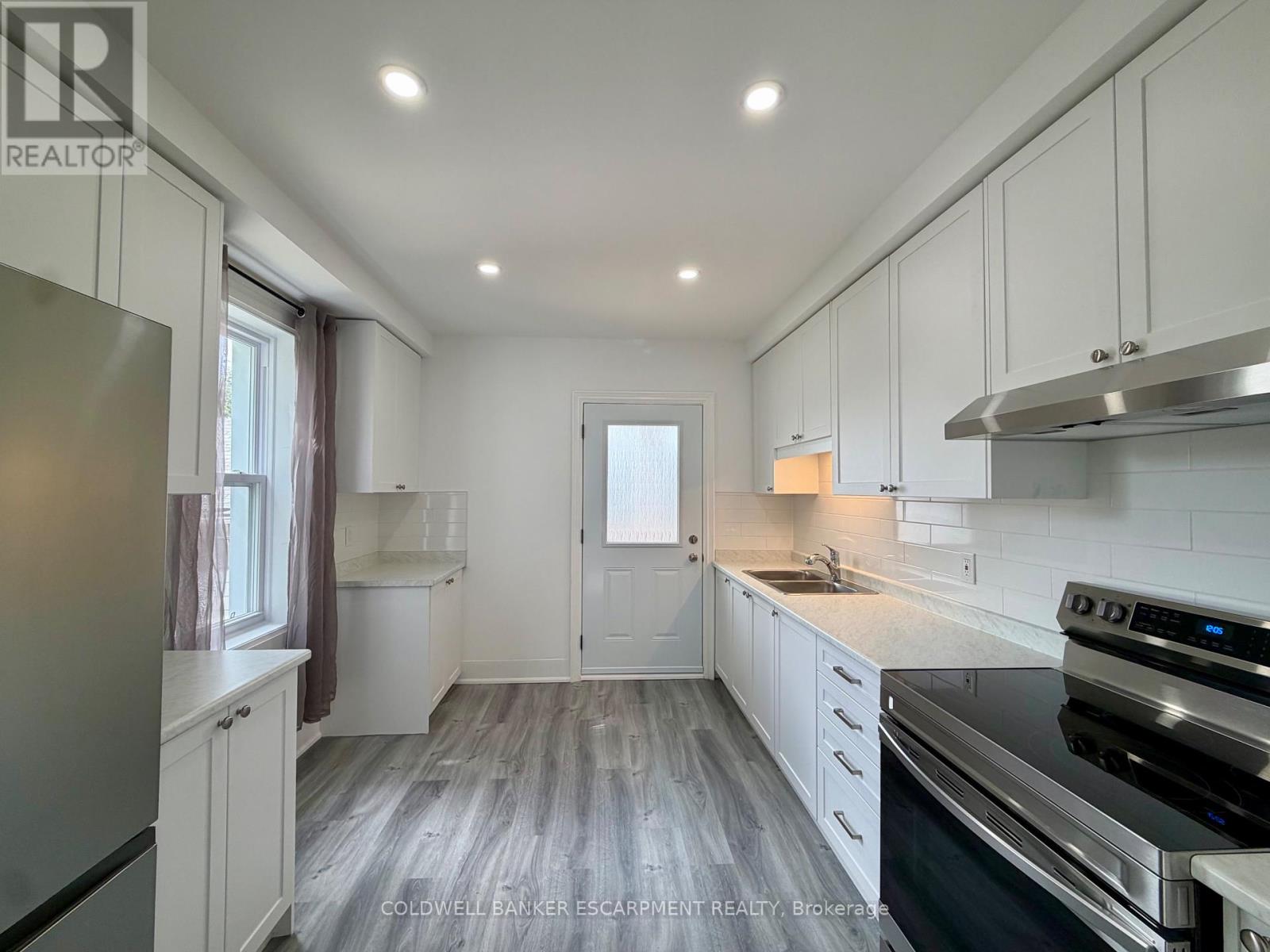 APARTMENT A - 5 MILL STREET