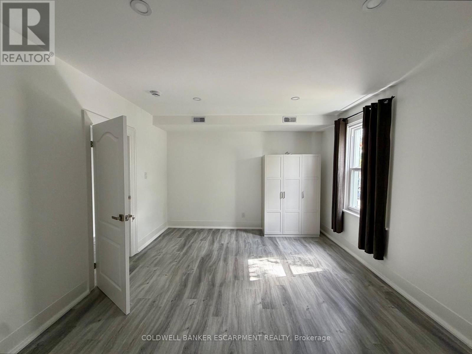 APARTMENT A - 5 MILL STREET