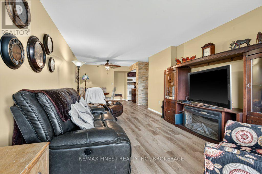 307 - 120 BARRETT COURT