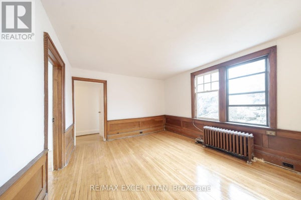 81 - 10 Kingston Rd, Toronto (Woodbine Corridor), ON 2