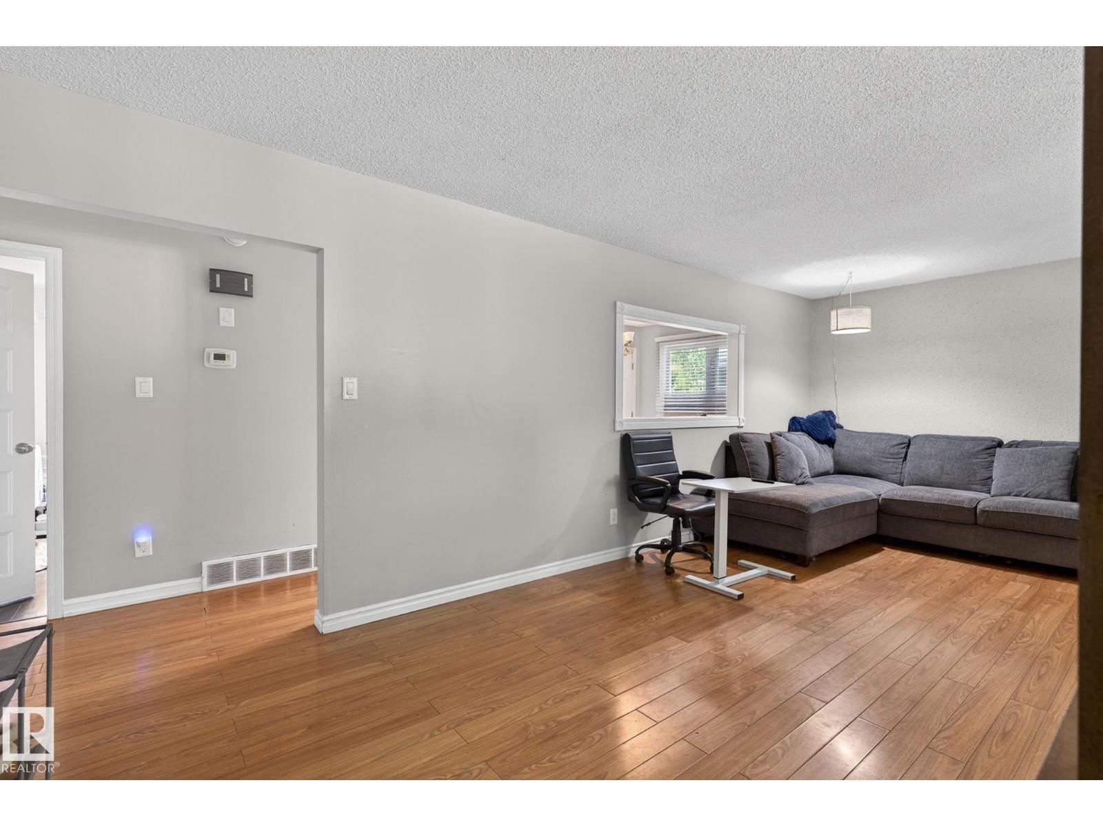7804 136 AV NW