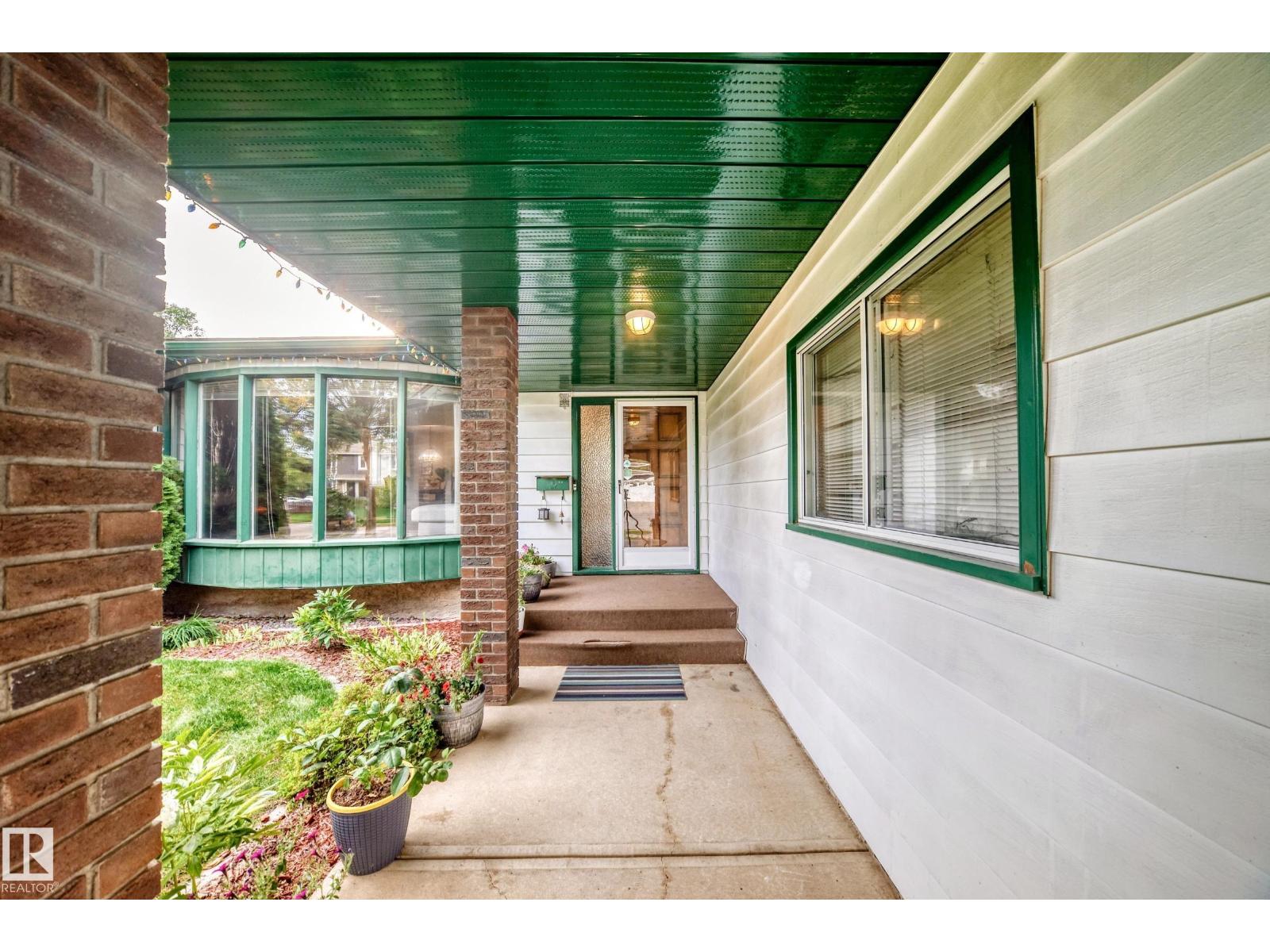 23 WOODLANDS RD