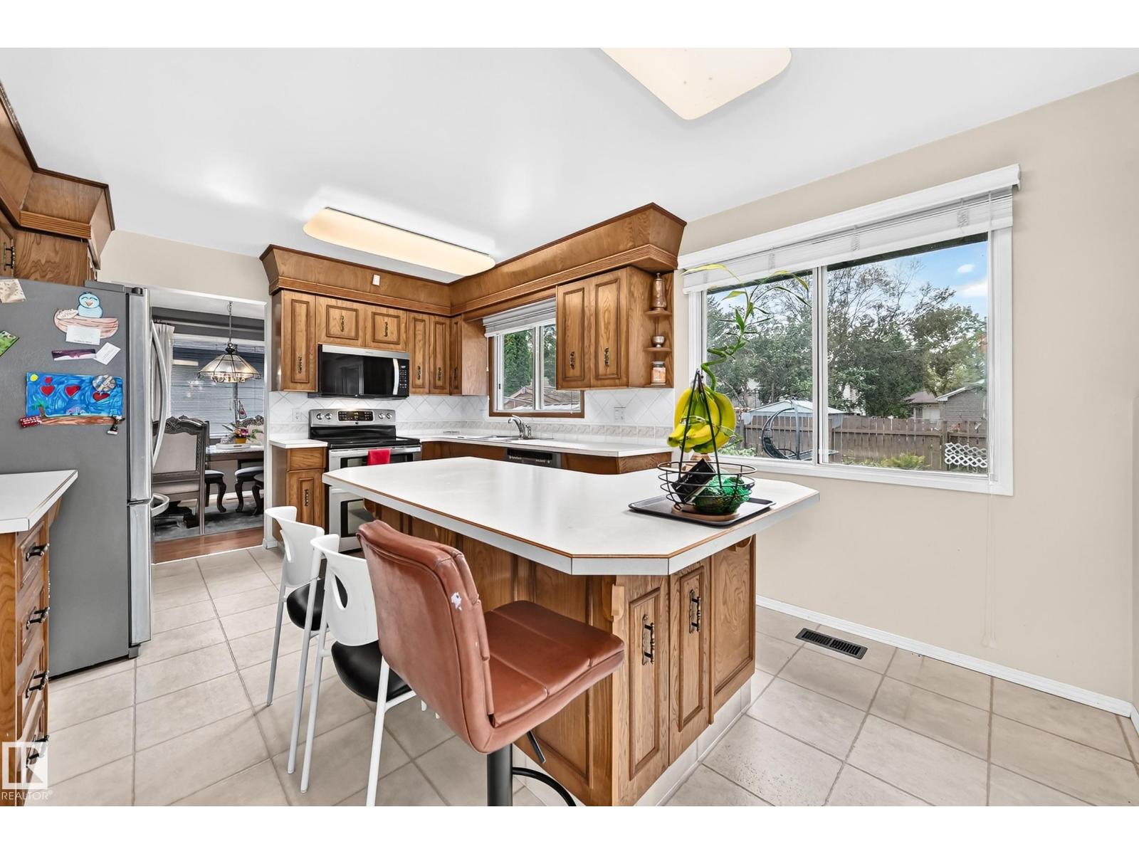 23 WOODLANDS RD