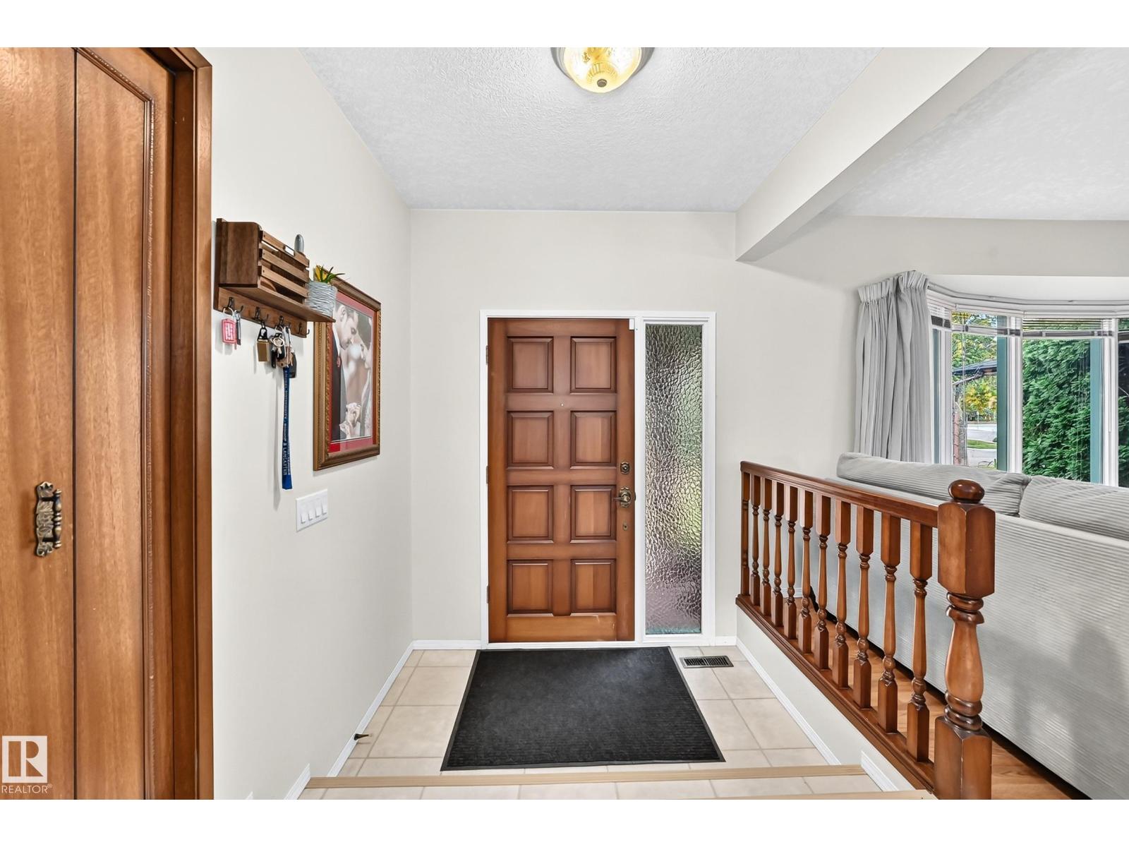 23 WOODLANDS RD