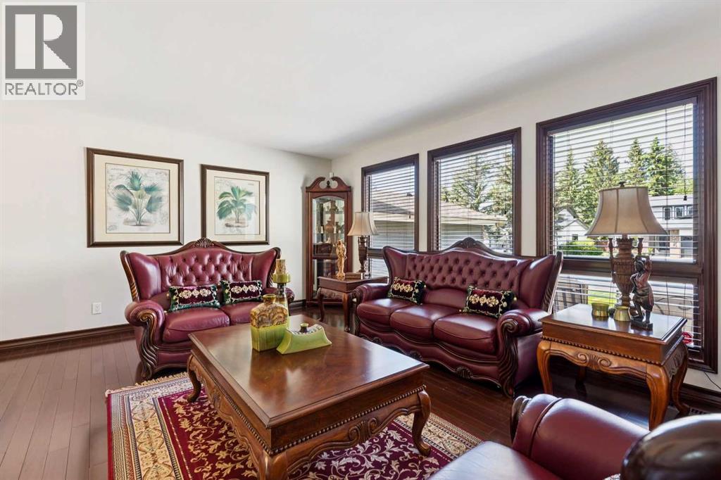 223 Pump Hill Crescent
