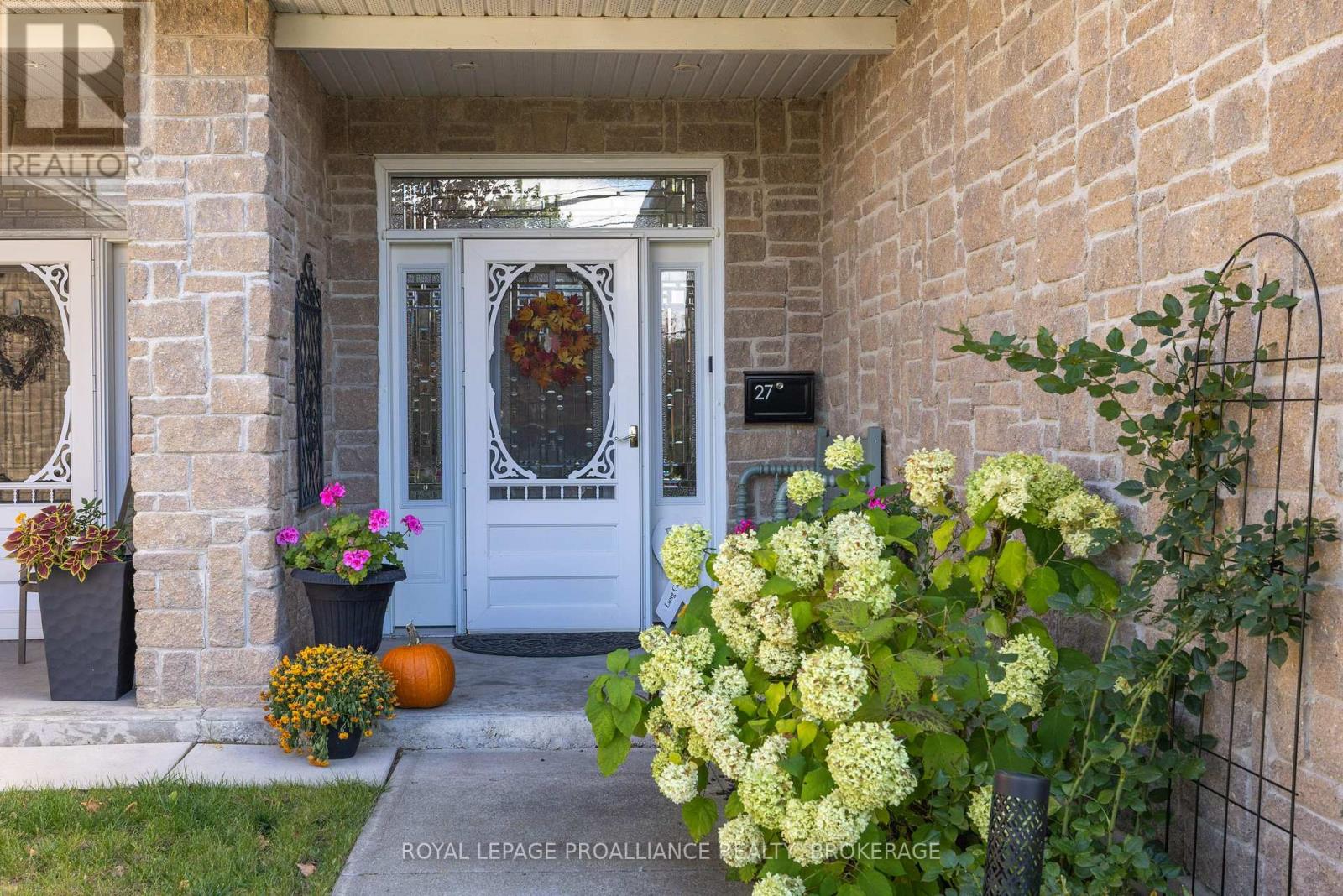 27 VICTORIA AVENUE