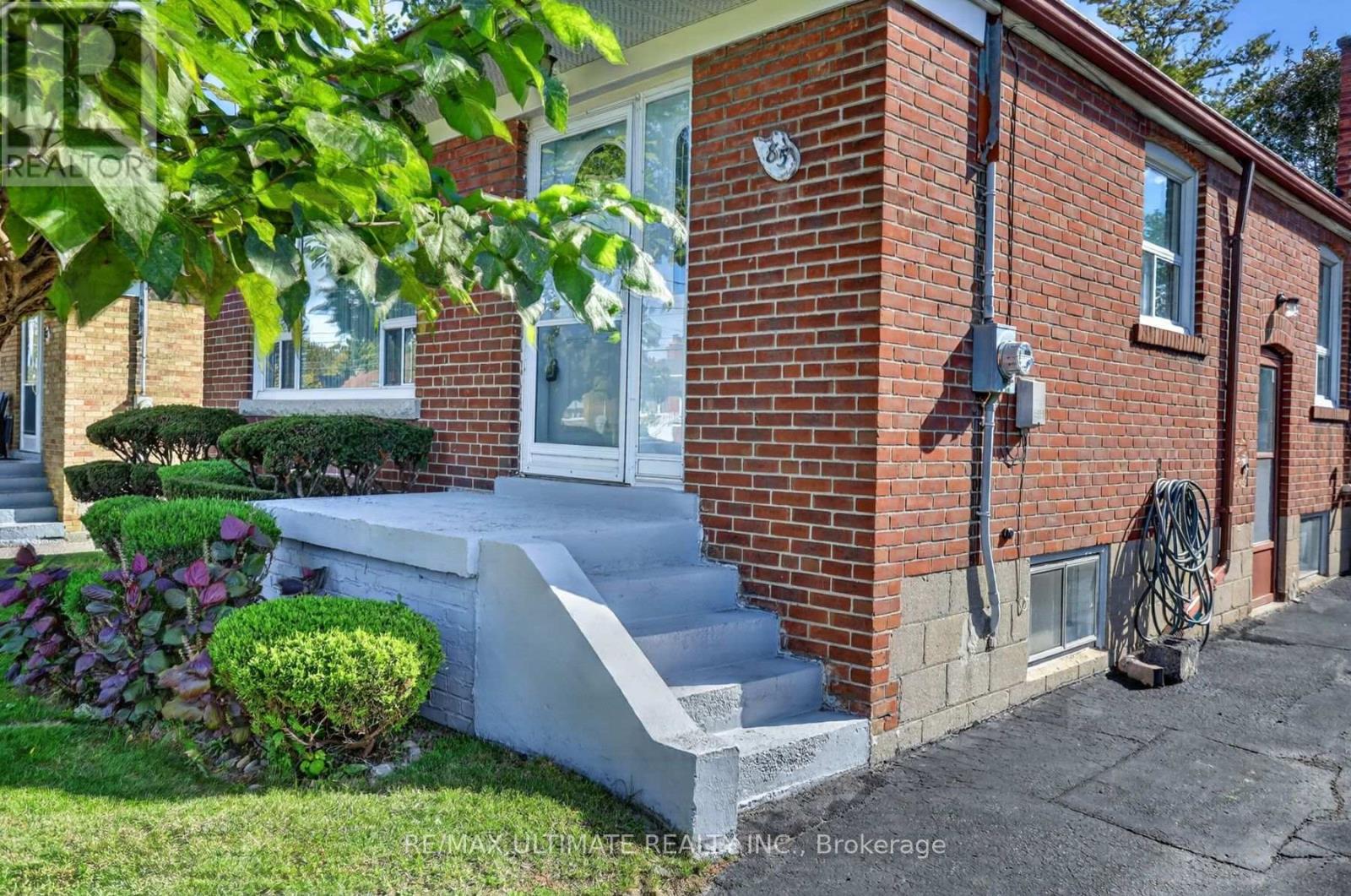 85 ROEBUCK DRIVE