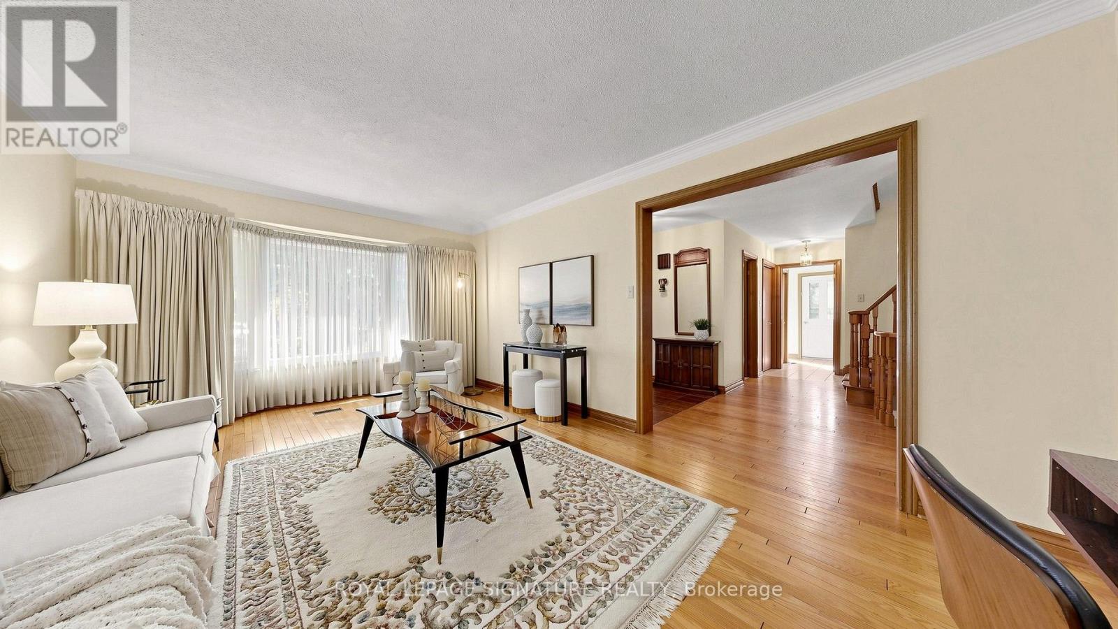 8 ROYAL GARDEN BOULEVARD