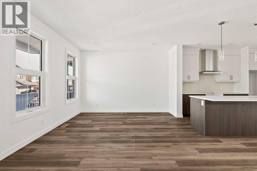 1133 Chinook Gate Bay SW