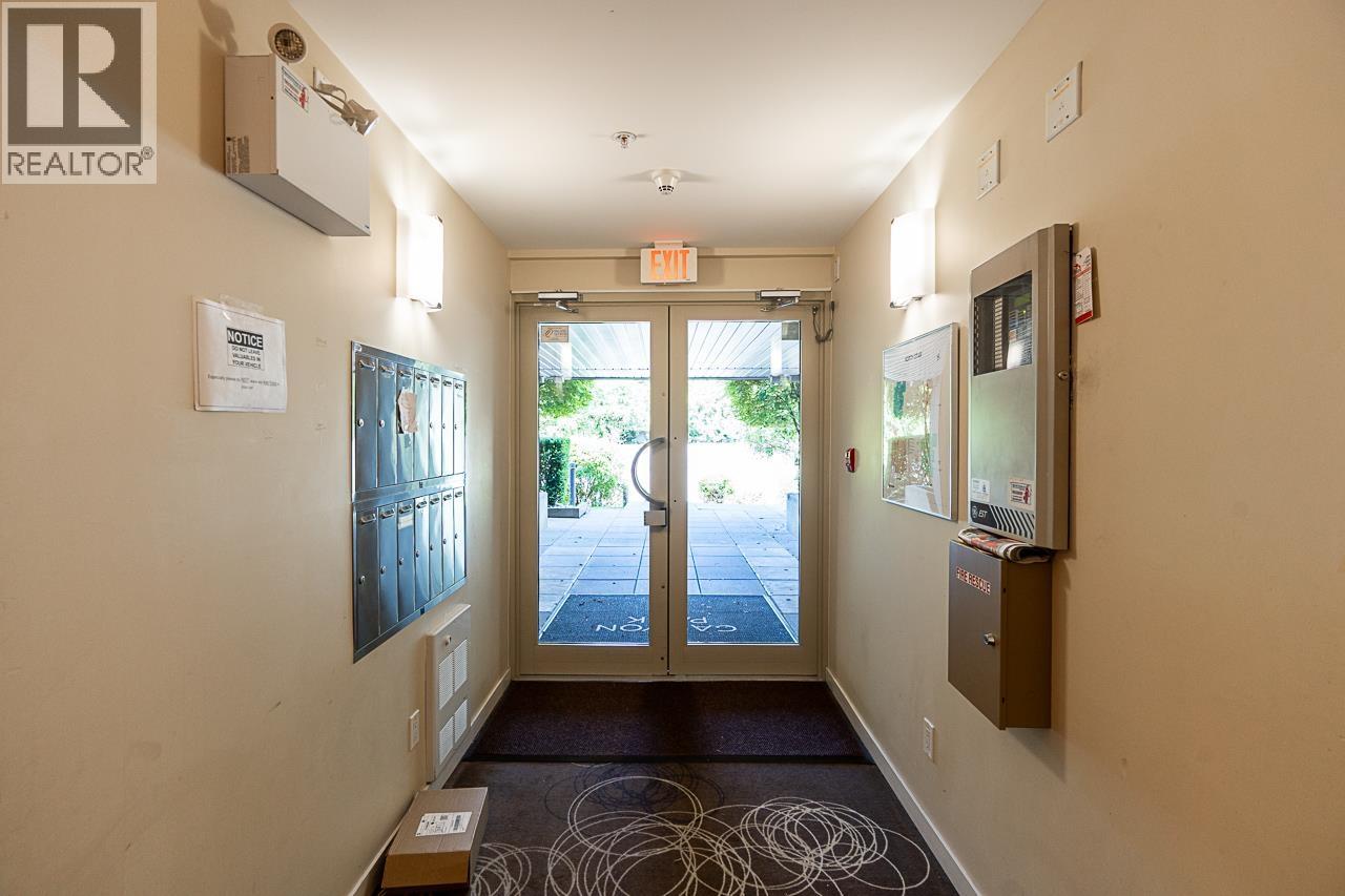 206 2832 CAPILANO ROAD