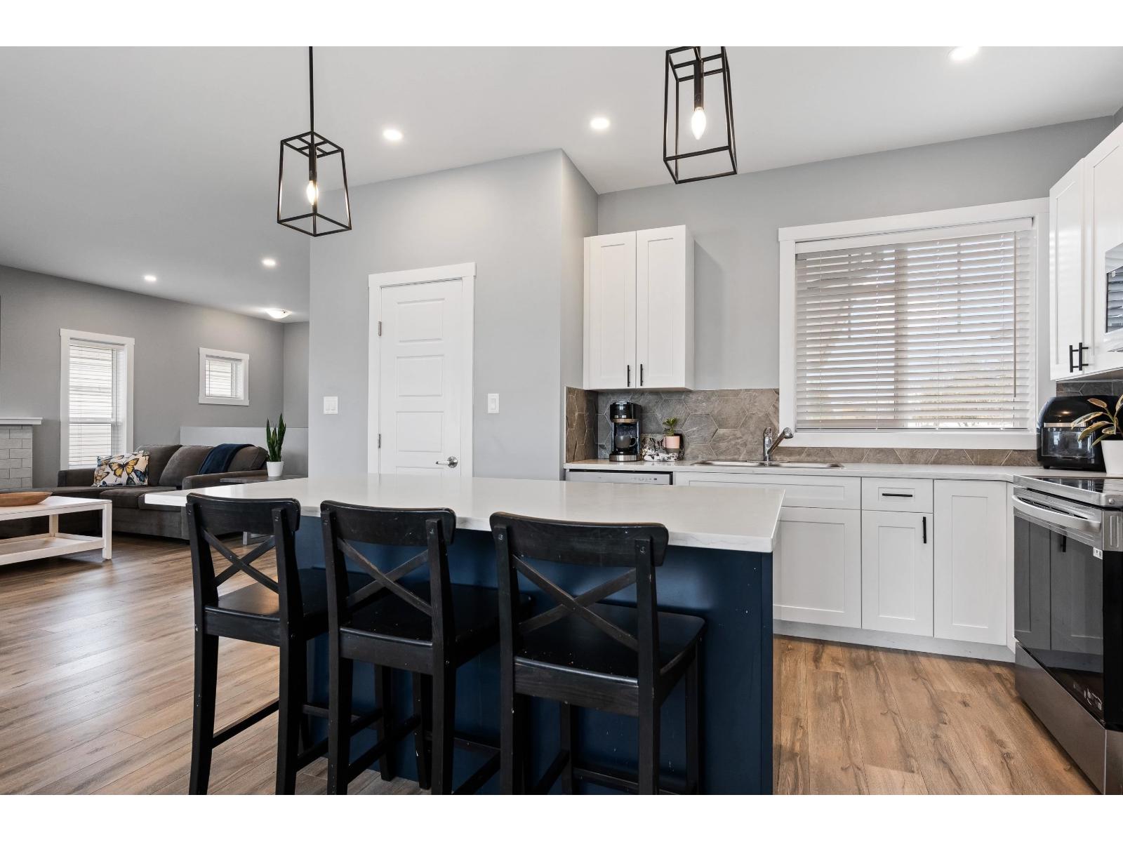B 9279 CARLETON STREET, Chilliwack Proper East