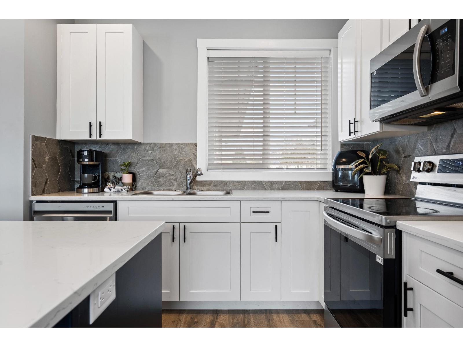 B 9279 CARLETON STREET, Chilliwack Proper East