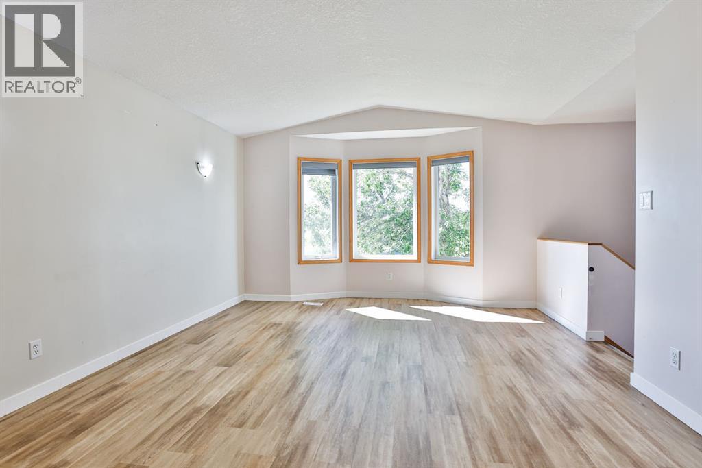 812 Red Crow Boulevard W