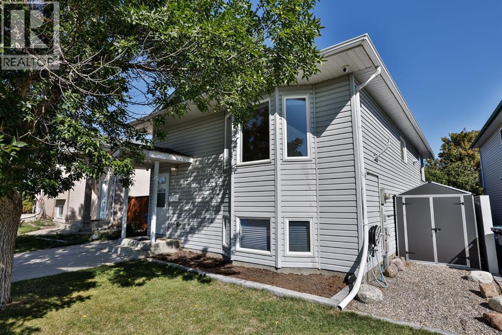 812 Red Crow Boulevard W