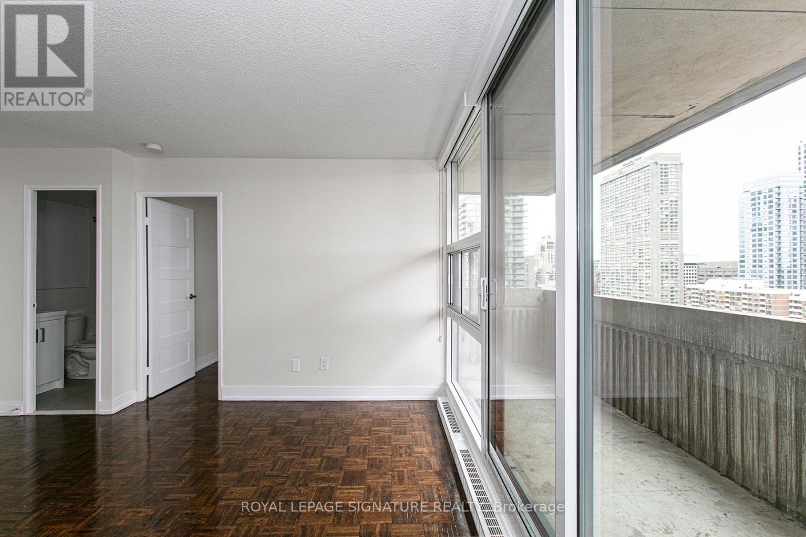 2712 - 33 ISABELLA STREET