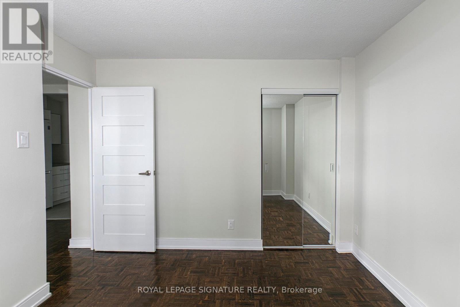 2712 - 33 ISABELLA STREET