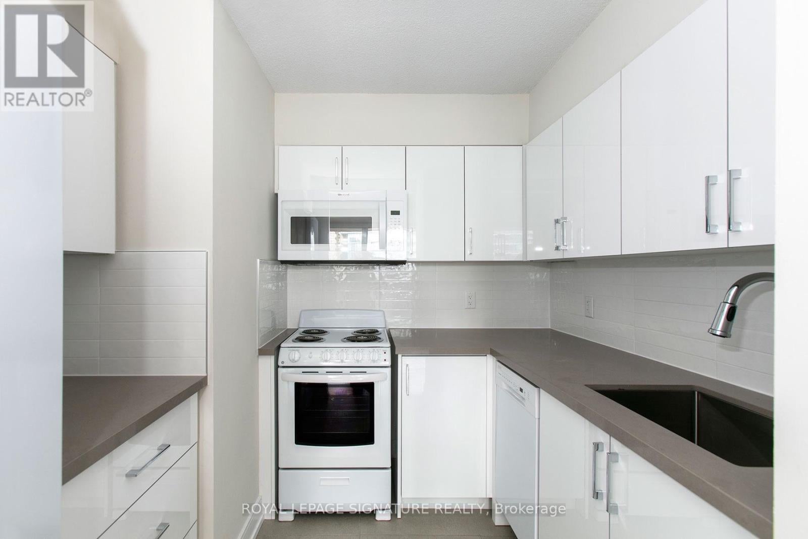 2712 - 33 ISABELLA STREET